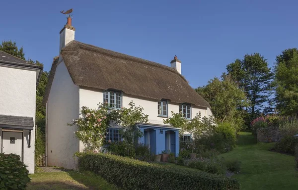 Thatched yazlık iç umut, umut Cove, Devon, İngiltere — Stok fotoğraf