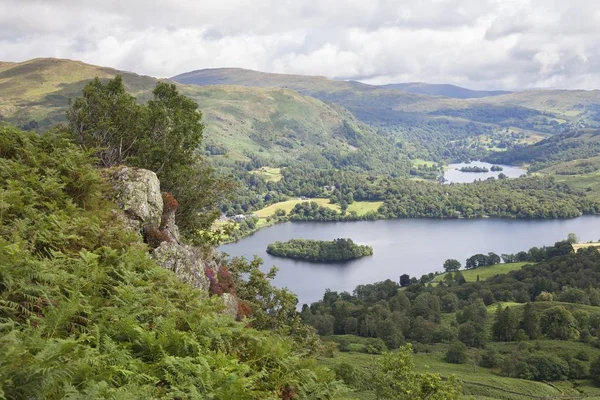 Grasmere Gölü gümüş Howe, Cumbria İngiltere'den.