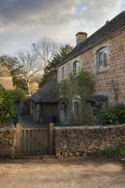 Naunton, Gloucestershire, İngiltere 'deki güzel Cotswold kulübesi.
