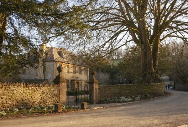 Pretty Cotswold pueblo de Naunton, Gloucestershire, Inglaterra —  Fotos de Stock