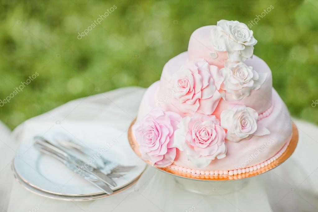 Gateau De Mariage Rose Et Blanc Image Libre De Droit Par Swanlake1 C Gateau De Mariage Rose Et Blanc Image Libre De Droit Par Swanlake1 C