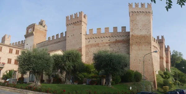 Buitenmuren Met Torens Veters Rond Het Dorp Gradara Met Olijfbomen — Stockfoto