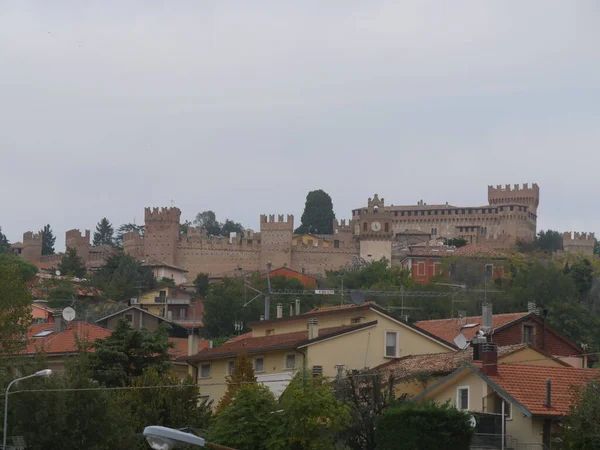 Panorama Aldeia Gradara Com Muros Torres Fortaleza Colina Sobre Telhados — Fotografia de Stock