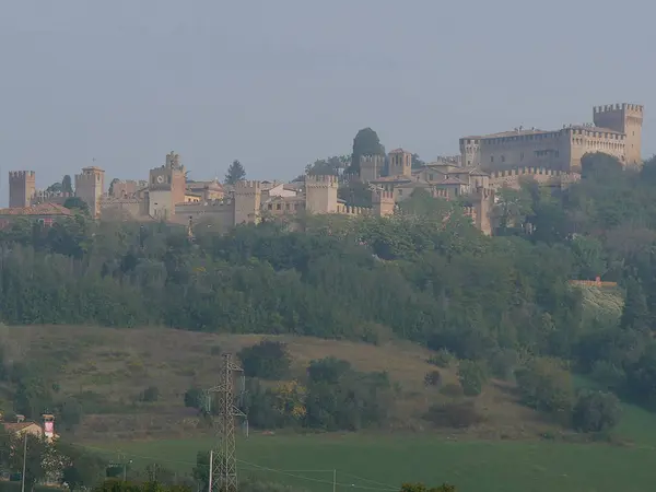 Panorama Van Gradara Dorp Met Muren Torens Het Fort Heuvel — Stockfoto