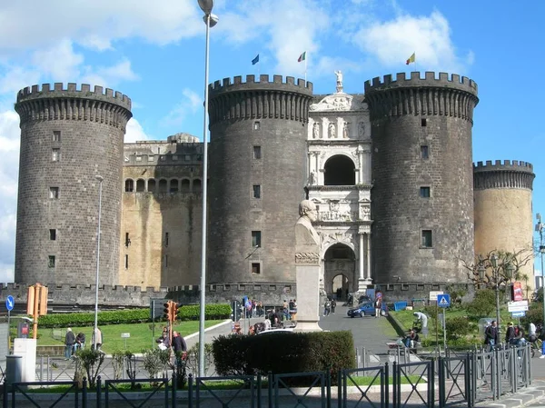Νάπολη Maschio Angioino Μεσαιωνική Πρόσοψη Κάστρου Κυλινδρικούς Πύργους — Φωτογραφία Αρχείου