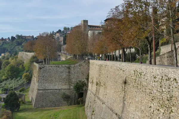 Bergamo Muralhas Com Baluartes Torno Parte Alta Cidade — Fotografia de Stock
