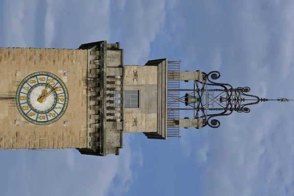 Bergamo Detailní Záběr Věže Torre Dei Caduti Piazza Matteotti — Stock fotografie