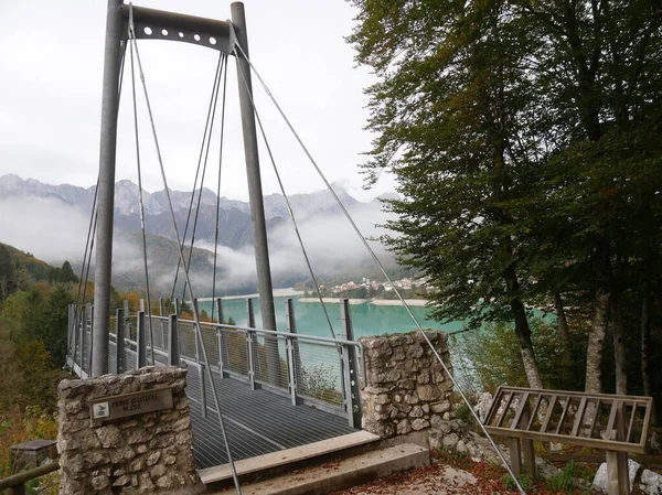 Lago Barcis Puente Metal Colgante Primer Belvedere Lago Largo Senda —  Fotos de Stock