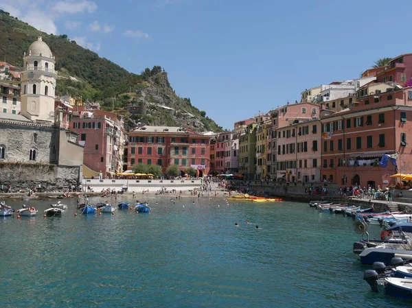 Bateaux Amarrés Dans Baie Village Pittoresque Vernazza — Photo