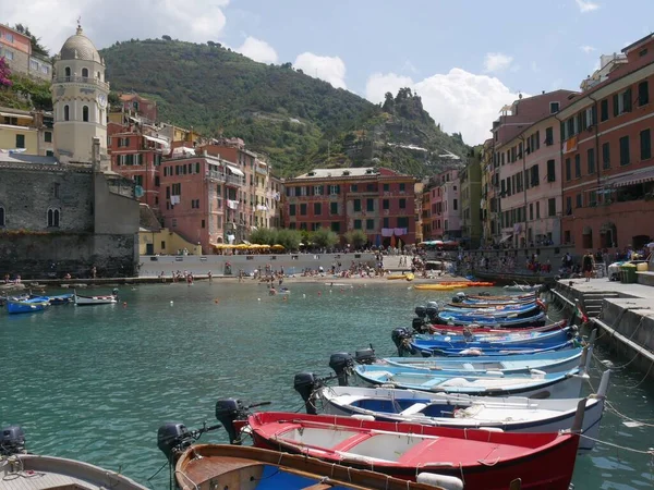 Bateaux Amarrés Dans Baie Village Pittoresque Vernazza — Photo