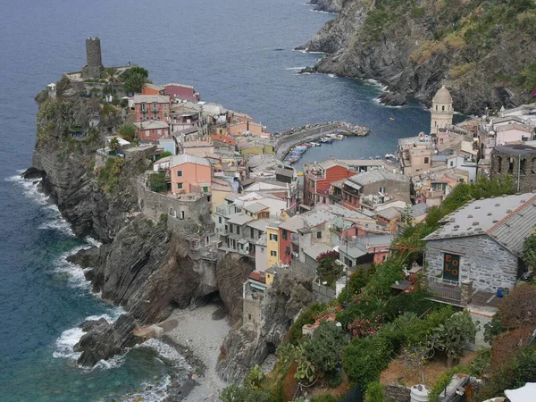 Vernazza Nın Resimli Köyünün Panoraması Arka Planda Deniz Olan Kalenin — Stok fotoğraf