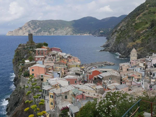 Panorama Podél Stezky Lásky Malebné Vesnice Vernazza Hradem Mořem Pozadí — Stock fotografie