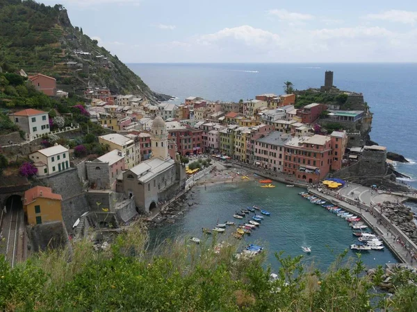 Blick Auf Das Malerische Dorf Vernazza Vor Dem Schloss Und — Stockfoto