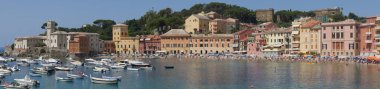 Sestri Levante 'nin pitoresk köyünde Sessizlik Körfezi panoraması