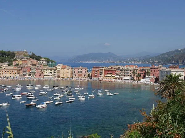 Boote Vor Anker Der Bucht Der Stille Malerischen Dorf Sestri — Stockfoto