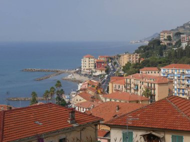 Imperia Porto Maurizio sahilindeki Raineri Meydanı 'ndan bir panorama.