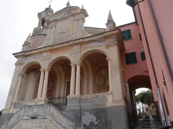 Barokní Fasáda Zvonicí Portikem Bočním Schodištěm San Pietro Oratorio Imperia — Stock fotografie