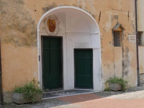 Detail Brány Klenutým Stropem Kláštera Santa Chiara Imperia Porto Maurizio — Stock fotografie