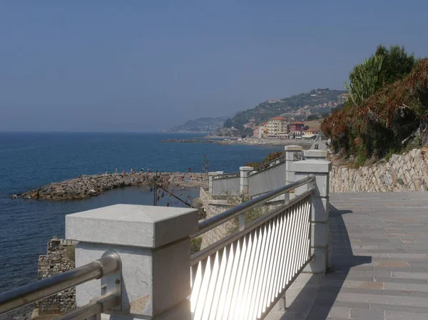 Panorama Walk Lovers Overlooking Sea Imperia Porto Maurizio — Stock Photo, Image