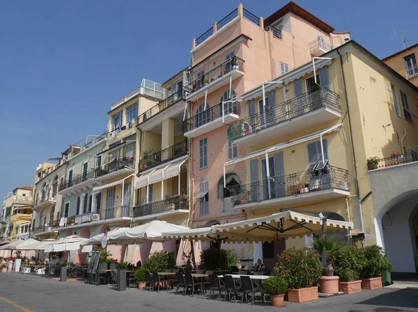 Edifícios Coloridos Longo Rua Calata Cuneo Cais Imperia Oneglia — Fotografia de Stock