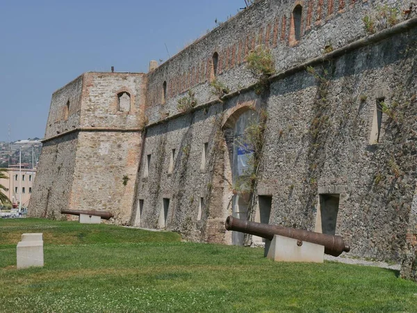 Sanremo Santa Tecla Fort Περιβάλλεται Από Καταπράσινους Κήπους Σιδερένια Κανόνια — Φωτογραφία Αρχείου