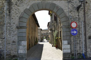 Filetto - Ortaçağ güçlendirilmiş köyünün duvarları kapısı