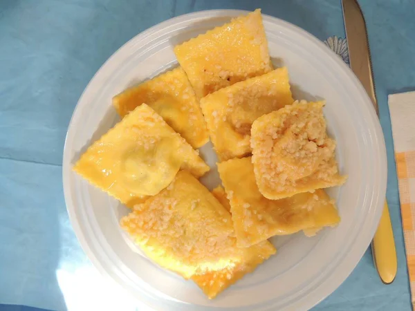 Tortelli Con Culata Patatas Sazonadas Con Mantequilla Salvia — Foto de Stock