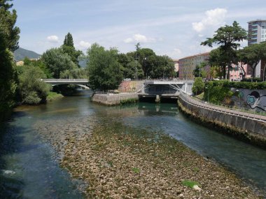 Nera Nehri 'nin Terni Panoraması ve Belvedere Halk Bahçesi