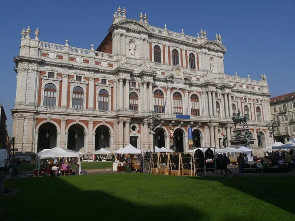 Pałac Carignano Turynie Ozdobioną Barokową Fasadą Placem Carlo Alberto Ogrodem — Zdjęcie stockowe