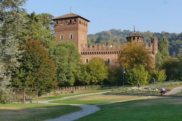 Torre Muralla Turín Con Cordones Fortaleza Borgo Medievale Entre Vegetación — Foto de Stock