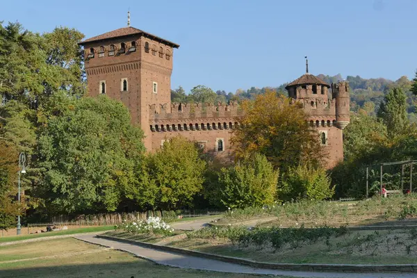 Torre Muralla Turín Con Cordones Fortaleza Borgo Medievale Entre Vegetación — Foto de Stock