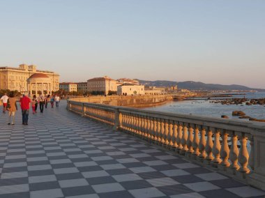 Livorno 'da gün batımı renkleriyle Terrazza Mascagni