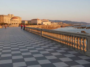 Livorno 'da gün batımı renkleriyle Terrazza Mascagni