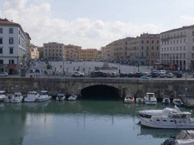 Livorno Panorama parkın üst kısmından Cumhuriyet meydanındaki Fortezza Nuova kalesi