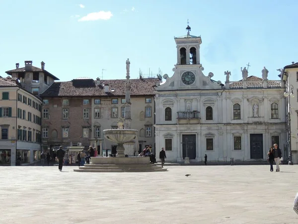 ウディネ マッテオッティ広場 Piazza San Giacomo Square 中世に同名の教会が存在したことからサン ジャコモ広場 Piazza San — ストック写真