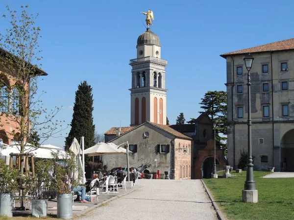 Igreja Udine Santa Maria Castello Fachada Com Campanário Encimado Por — Fotografia de Stock