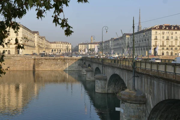 Ponte Turim Vittorio Emanuele Atravessando Rio Com Praça Vittorio Veneto — Fotografia de Stock