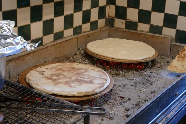 Grillning Torta Testo Med Kött Och Grönsaker — Stockfoto