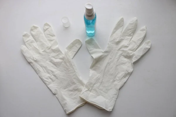 Mask sanitizer gloves-the minimum set for leaving the house.