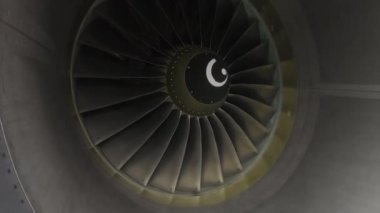 Uçak motoru kapandı. Kapatın.