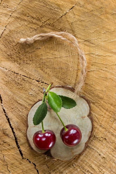 Fresh red Cherries on wooden table — Stock Photo, Image