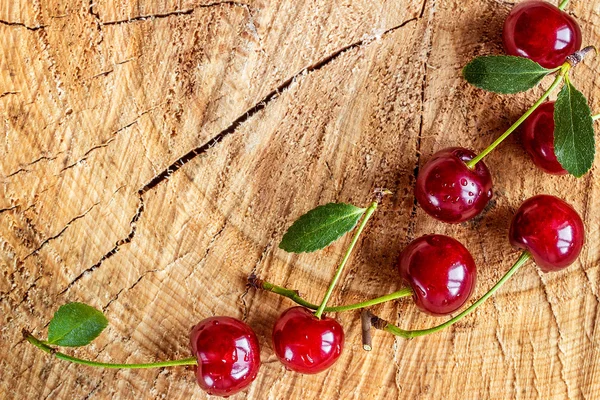 Berries cherries on a wooden surface — Stock Photo, Image