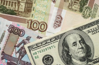Yüz dolar Rus para