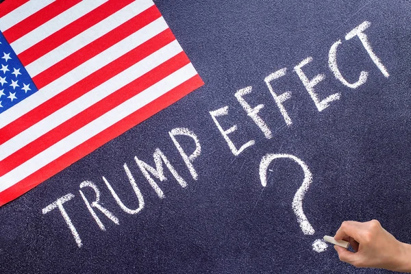 Trump tebeşir tahtası ve bize bayrak etkisi