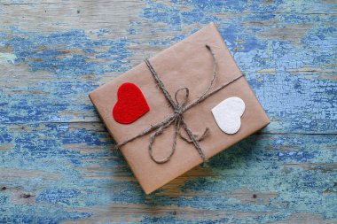 Kalpli hediye kutusu