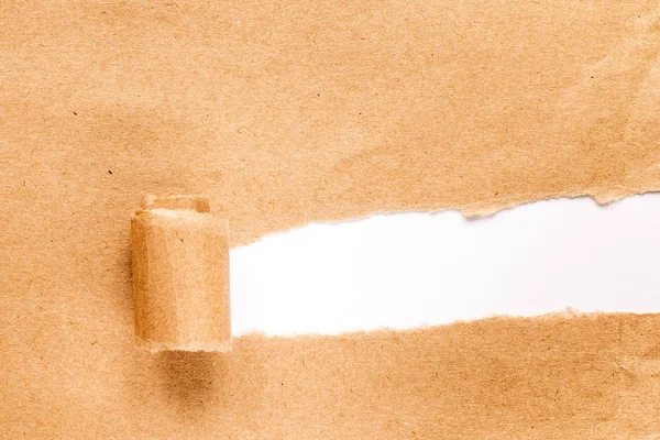 Beyaz arkaplanı olan metin için boşluk içeren yırtık Kağıt — Stok fotoğraf
