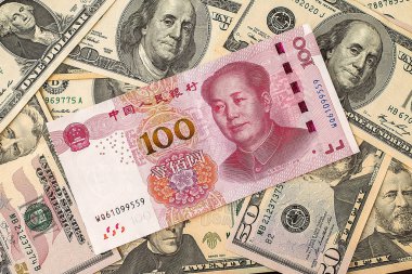 Çin yuan banknot ABD dolar arka plan üzerinde
