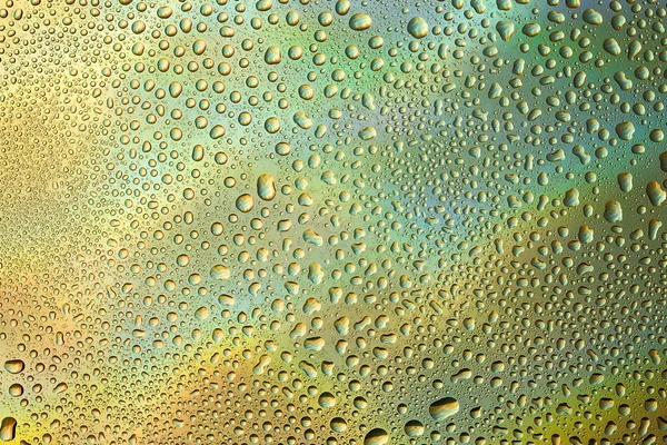 Close-up van water druppels op glazen oppervlak — Stockfoto