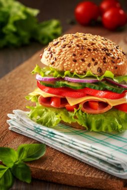 Sandwich ham domates ve marul