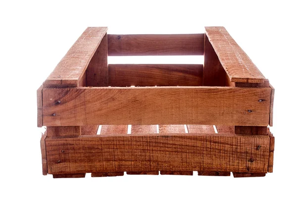 beyaz arkaplanda izole ahşap kutu